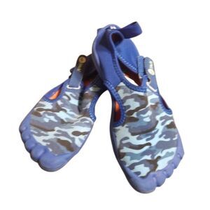 Newtz 11/12 water shoes